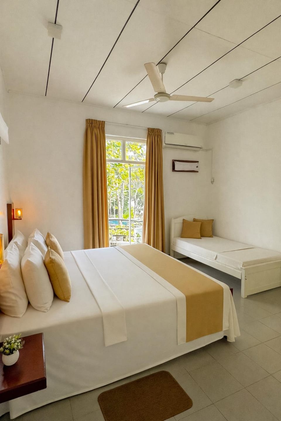 Bed, Photo of the whole room, Bedroom, air conditioner