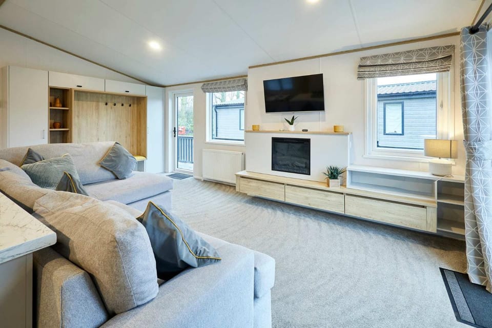 TV and multimedia, Living room, fireplace