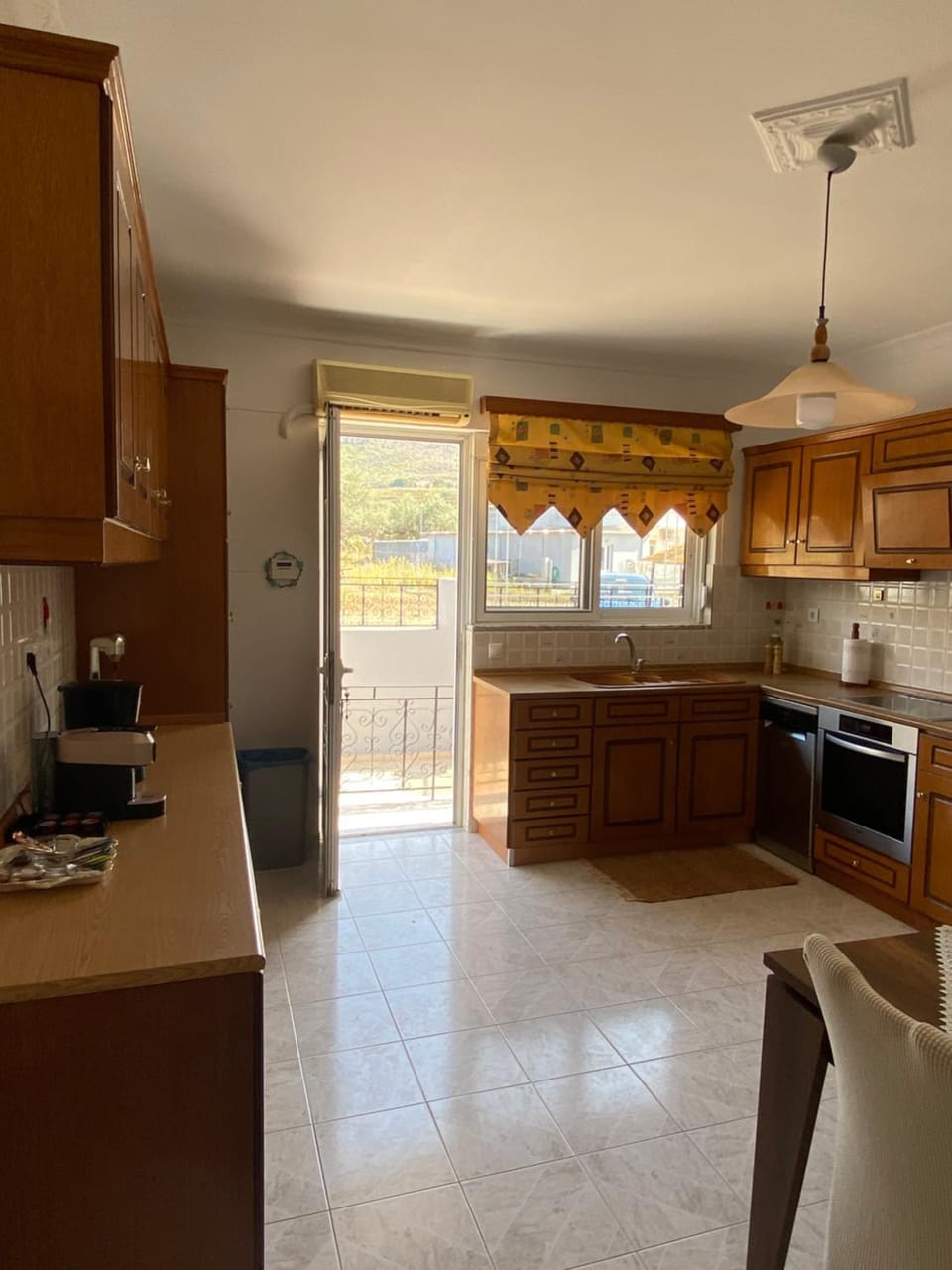 Kitchen or kitchenette, Dining area, oven, stove, toaster