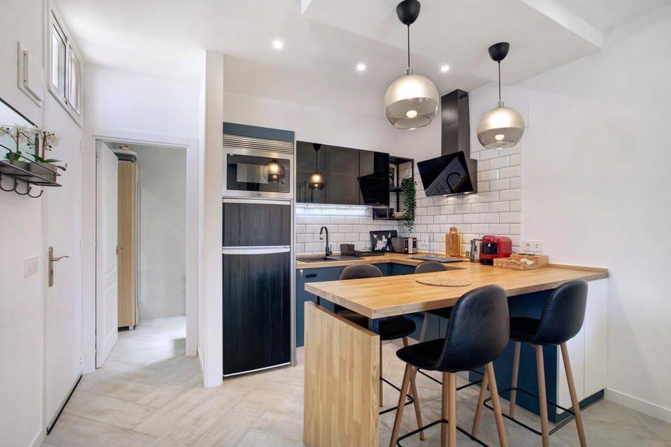Property building, Kitchen or kitchenette, Living room