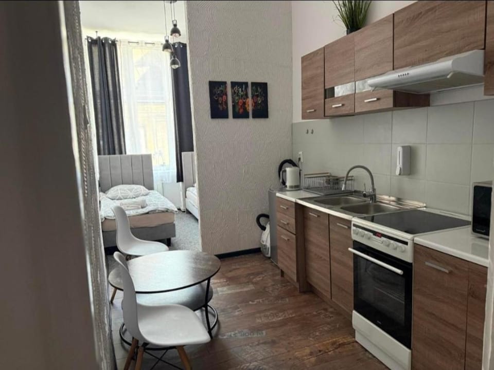 Kitchen or kitchenette, Seating area, Dining area, oven, stove