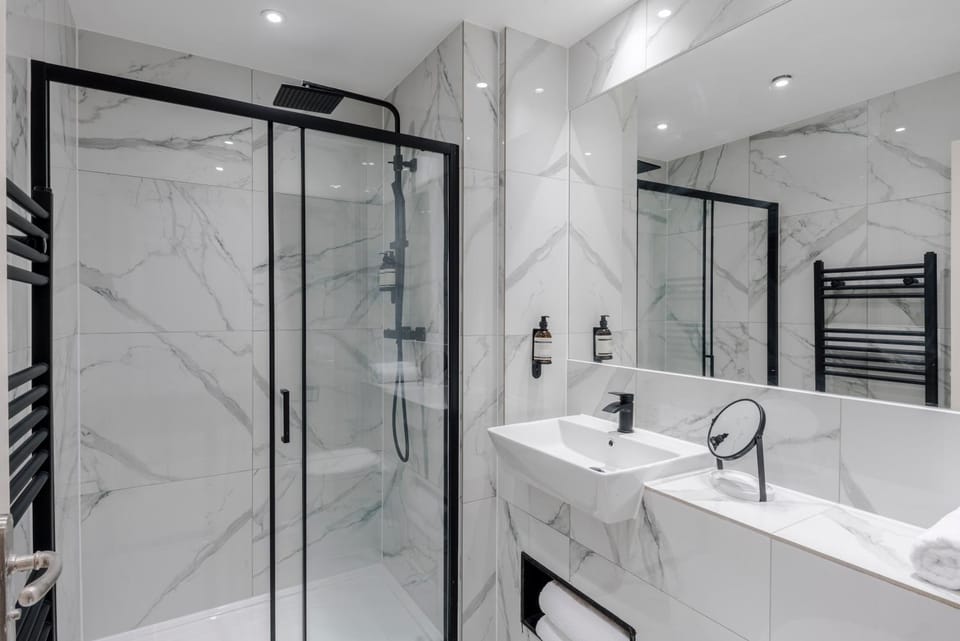 Shower, Bathroom, towels
