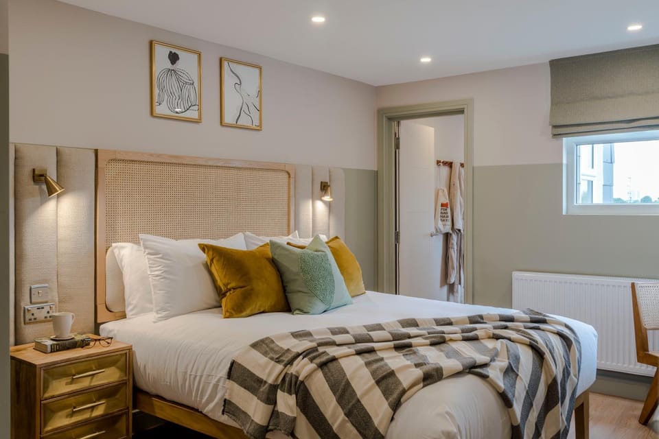 Bed, Photo of the whole room, Bedroom