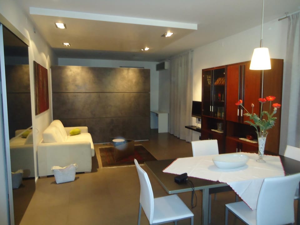 Library, Living room