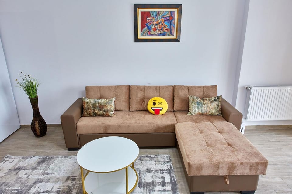 Living room, Seating area, internet