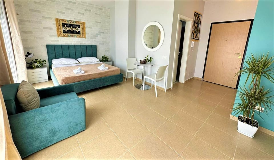 Bed, Living room, Photo of the whole room, Seating area, Bedroom