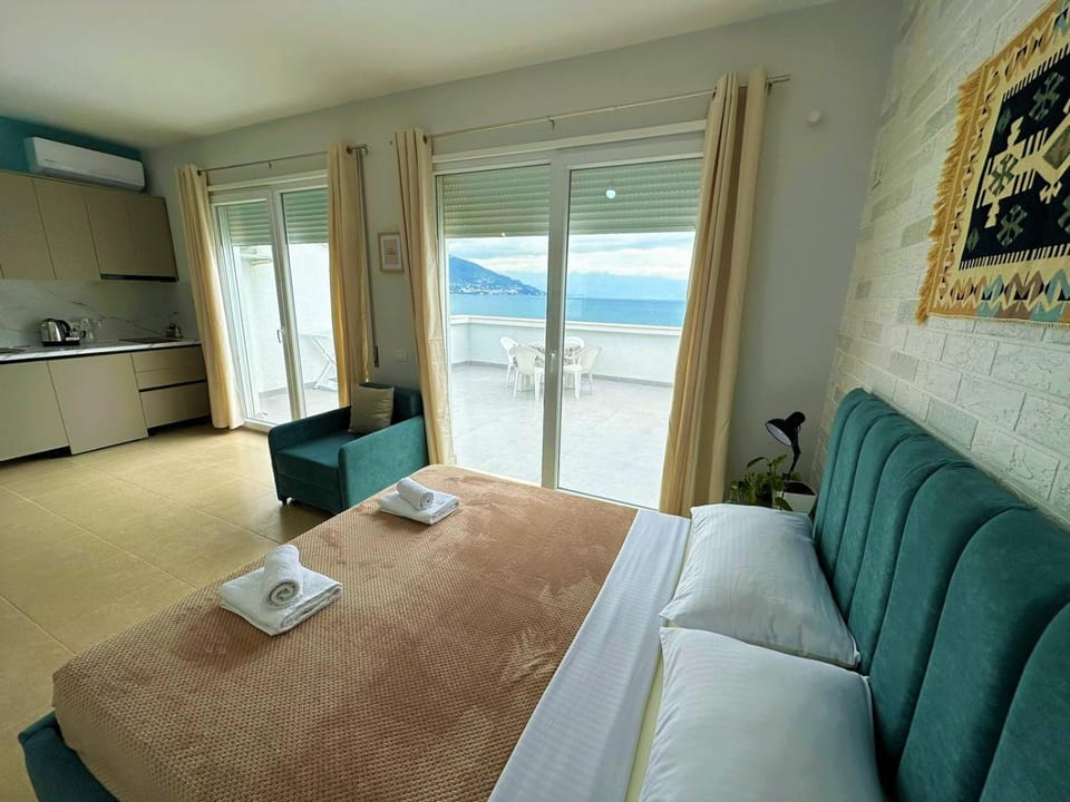 Bed, Kitchen or kitchenette, Bedroom, Sea view, towels