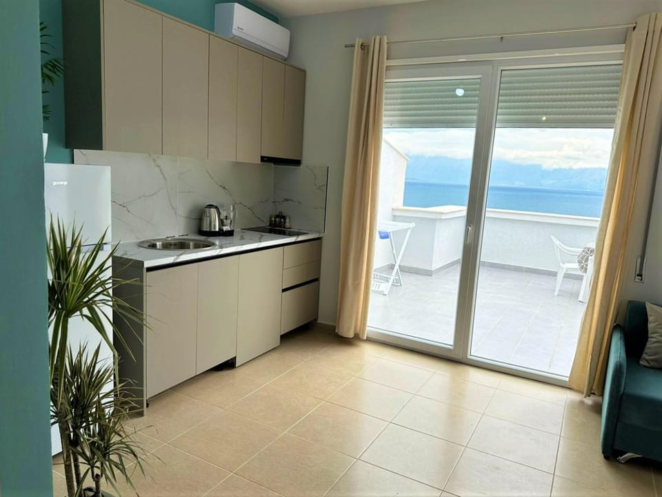 Coffee/tea facilities, Balcony/Terrace, Kitchen or kitchenette, Dining area, Sea view