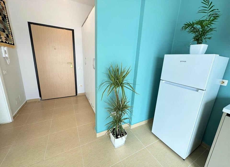 Kitchen or kitchenette, oven