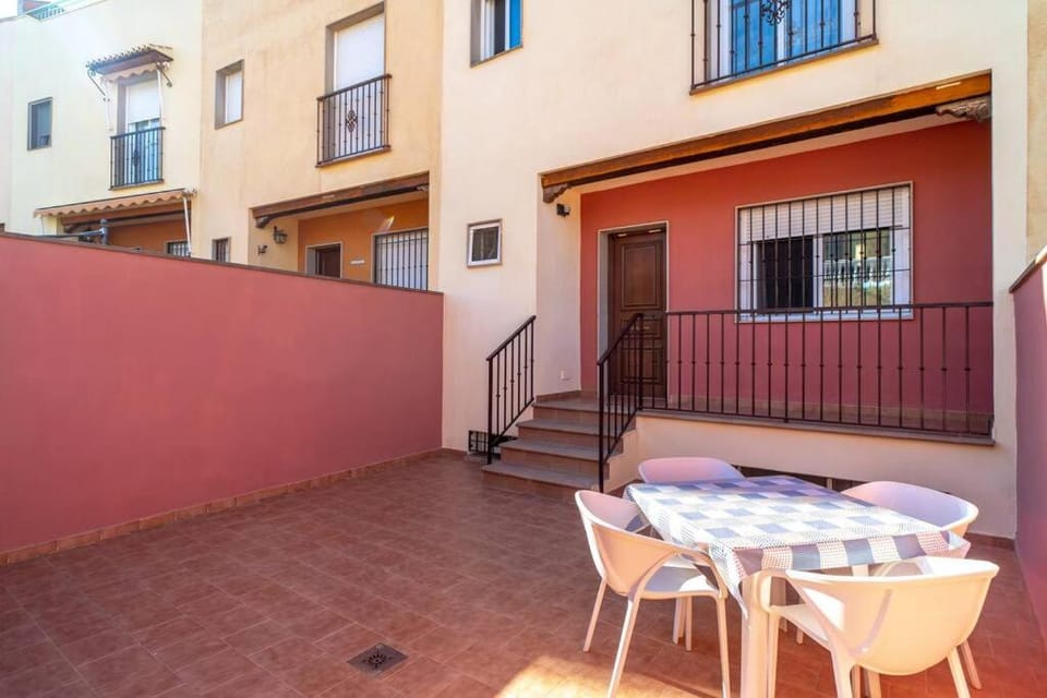 Property building, Patio, Dining area