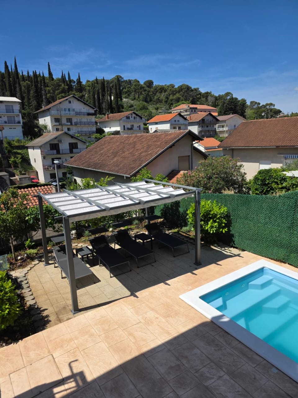 Swimming pool, sunbed