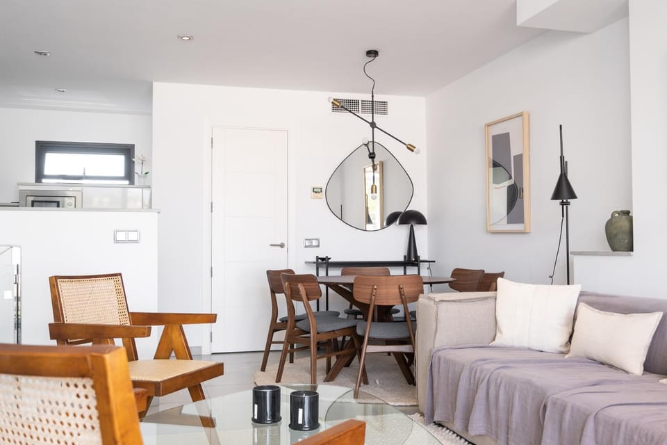 Kitchen or kitchenette, Living room, Seating area, Dining area