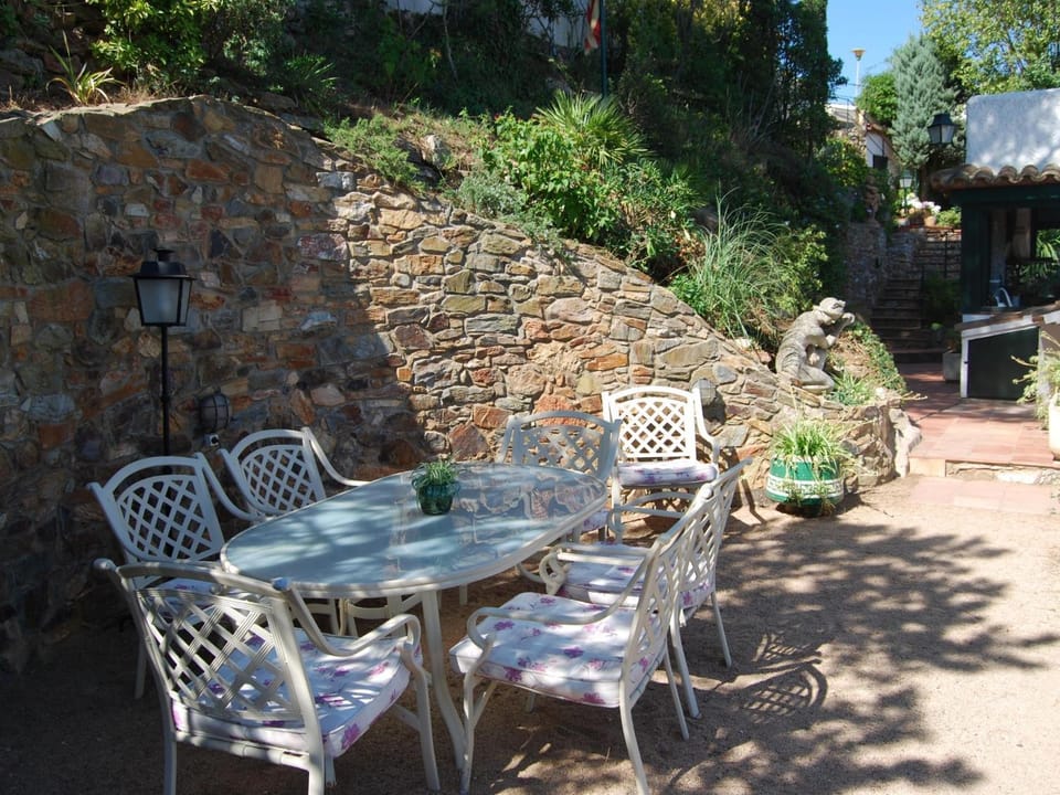 Patio, Garden, Dining area, Garden view