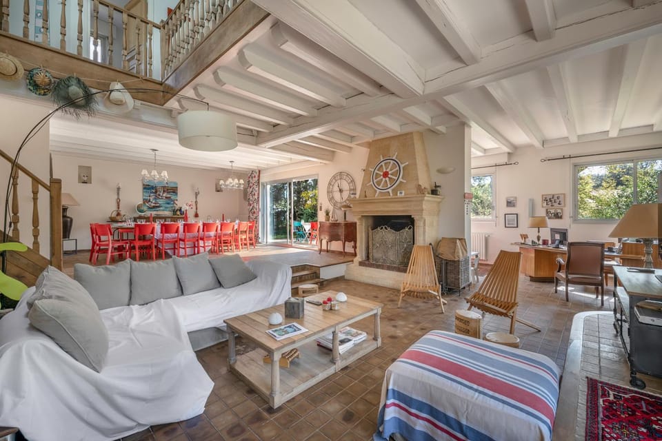 Communal lounge/ TV room, Living room