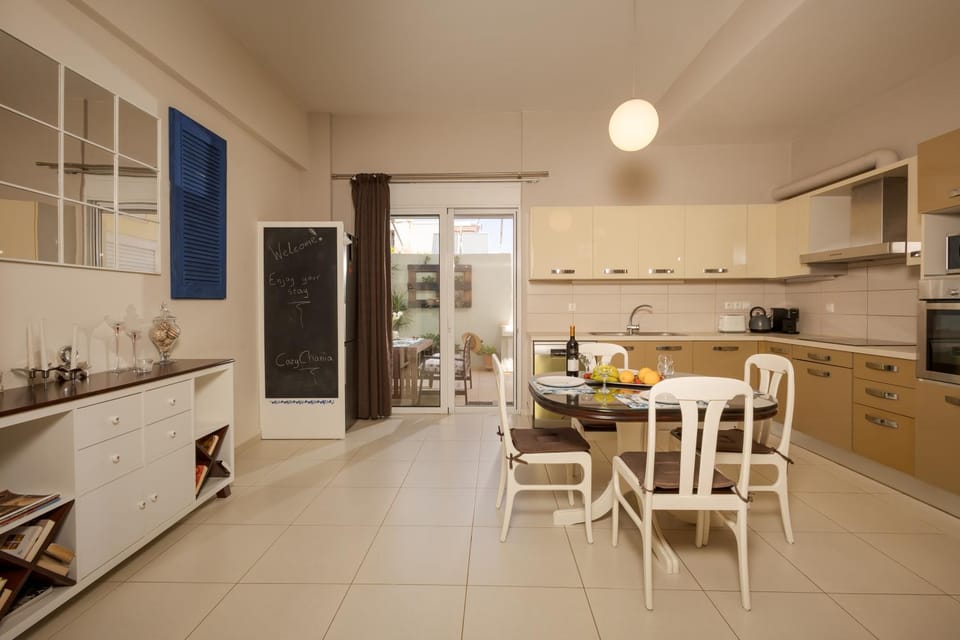 Kitchen or kitchenette, Dining area, kitchen