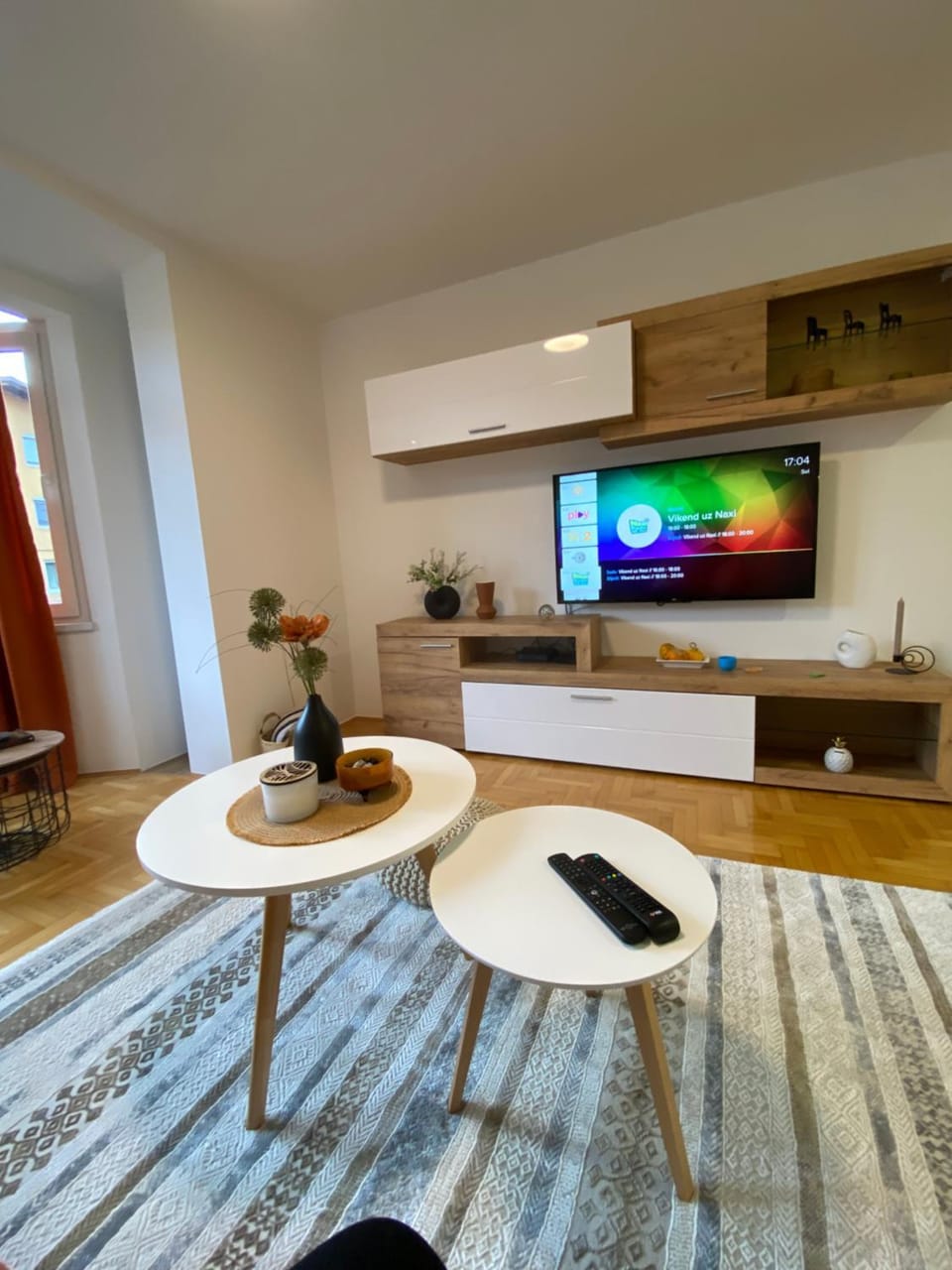 Communal lounge/ TV room, TV and multimedia, Living room, Seating area, Evening entertainment