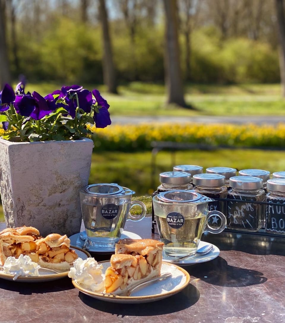 Coffee/tea facilities, Food and drinks