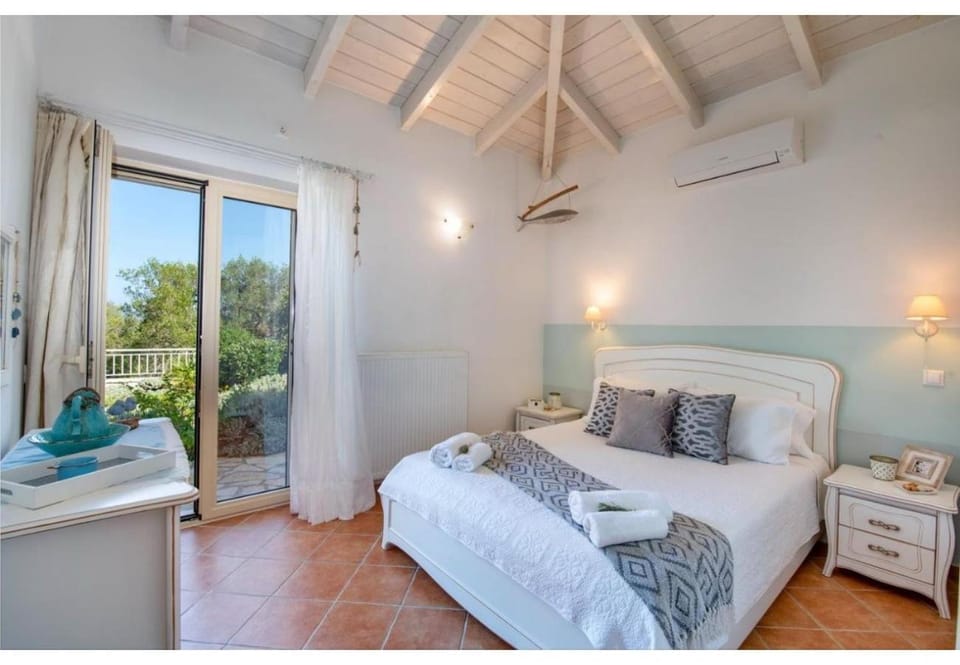 Property building, Living room, Bedroom