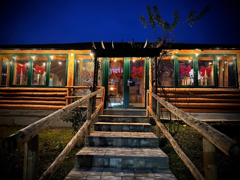 Property building, Restaurant/places to eat