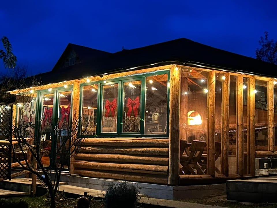 Property building, Restaurant/places to eat