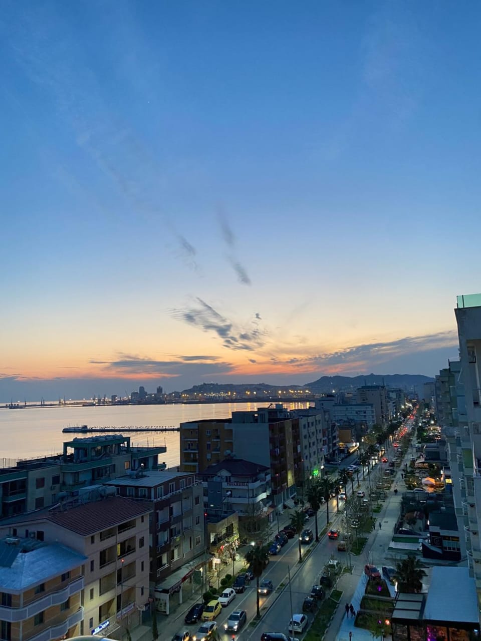 Neighbourhood, City view, Sea view, Street view, Location, Sunset, Parking