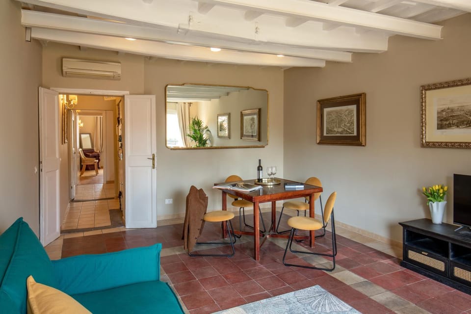 Living room, Seating area, Dining area, air conditioner