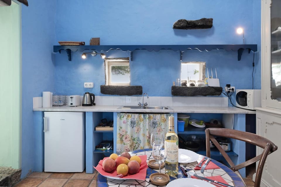 Property building, Kitchen or kitchenette, Living room