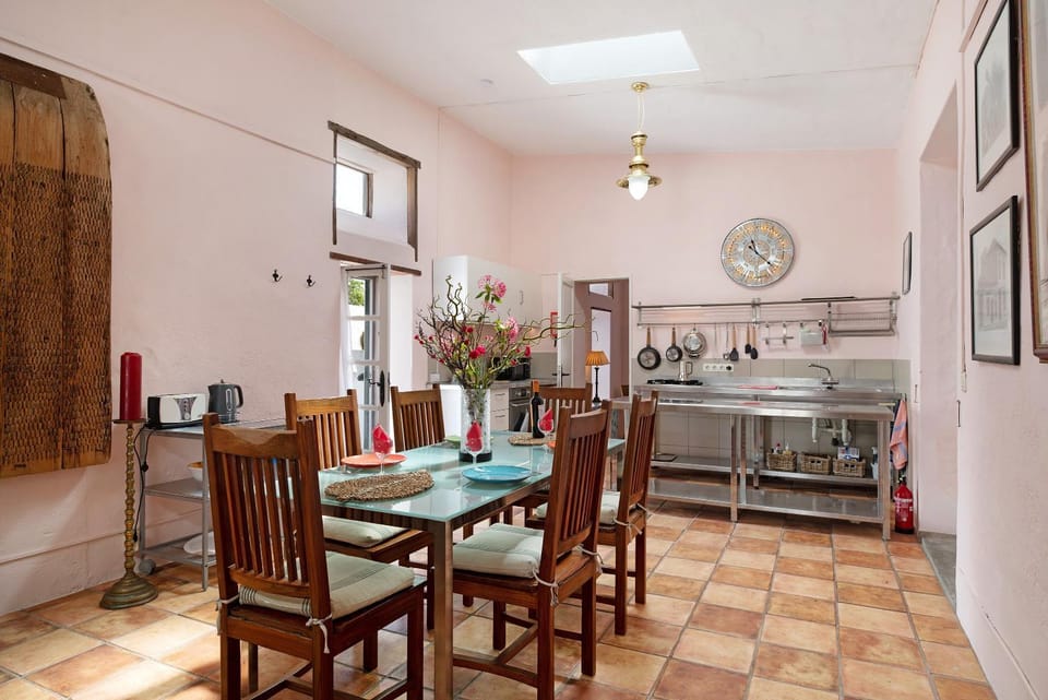 Property building, Kitchen or kitchenette, Living room