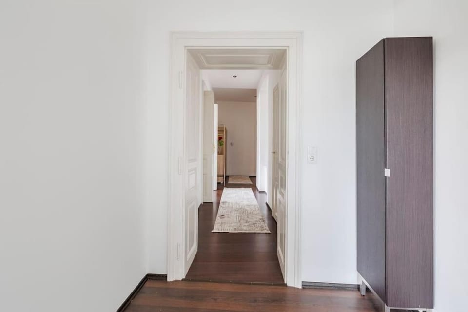 Facade/entrance, Photo of the whole room