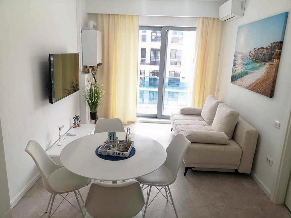 TV and multimedia, Living room, Dining area