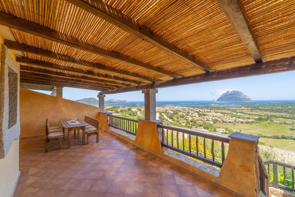 Natural landscape, Balcony/Terrace, Balcony/Terrace, Dining area, Mountain view, Sea view