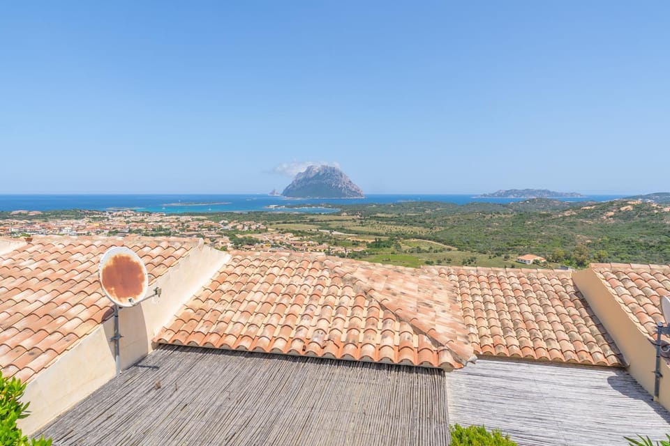 Mountain view, Sea view