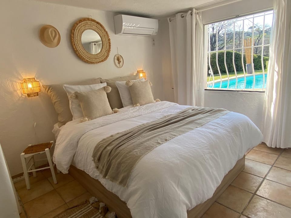 Bed, Bedroom, Pool view, air conditioner