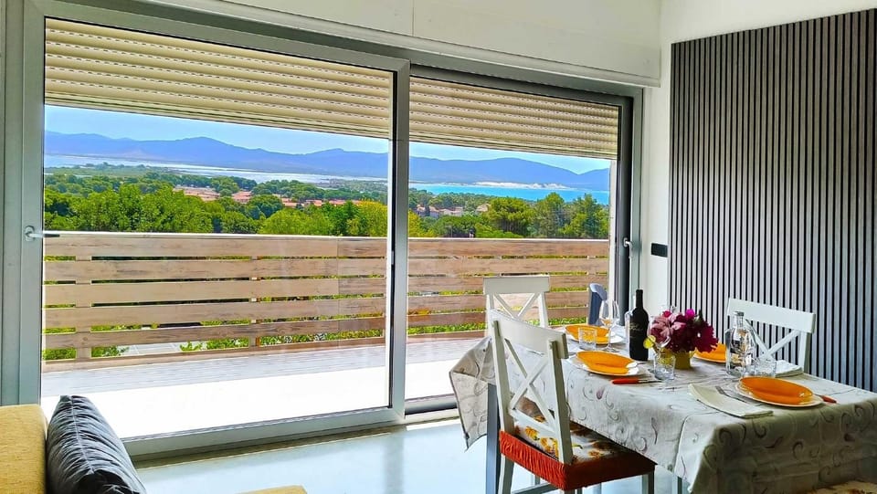 Living room, Lake view, Sea view