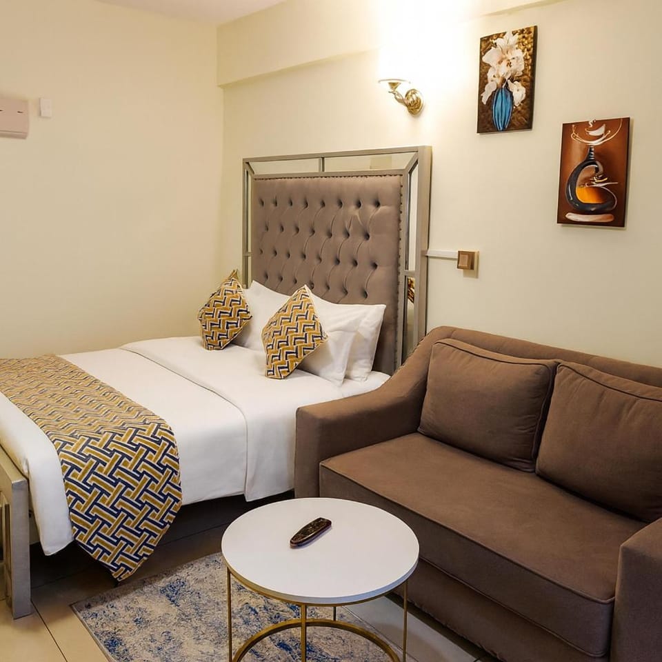 Bed, Seating area