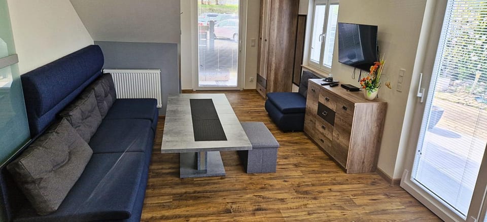 Communal lounge/ TV room, TV and multimedia, Living room