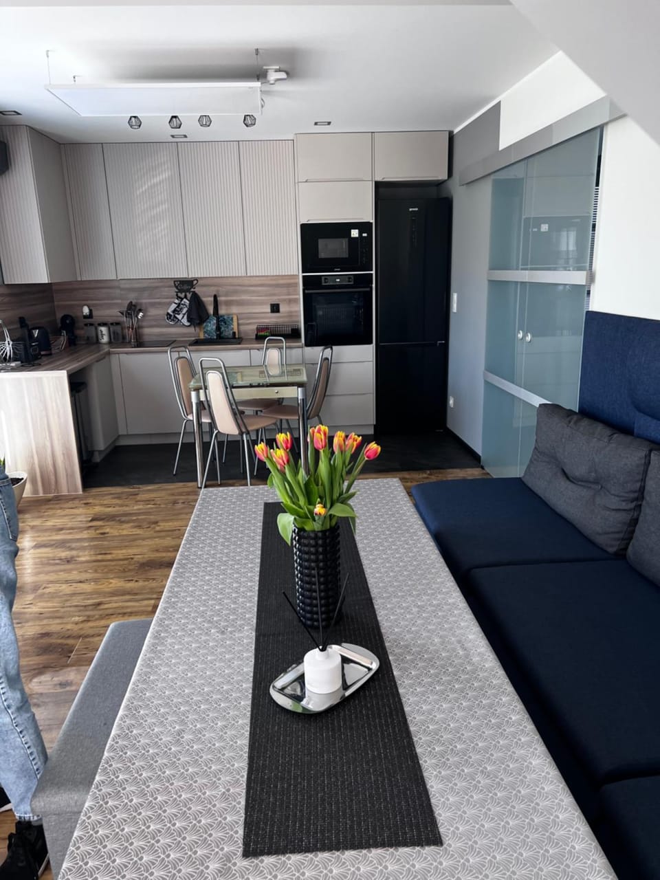 Kitchen or kitchenette, Dining area