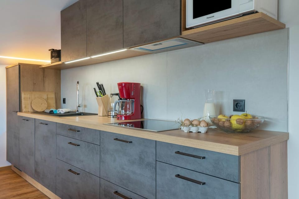 Kitchen or kitchenette, Living room