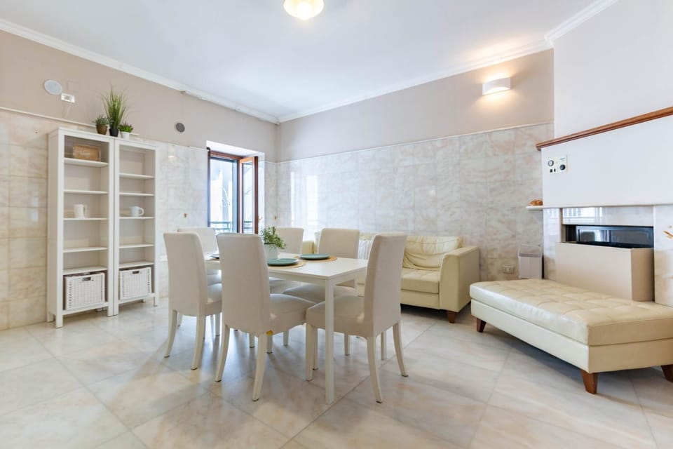 Seating area, Dining area