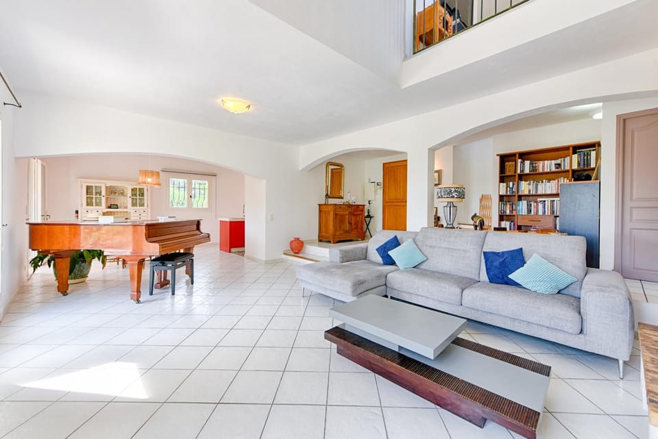 Communal lounge/ TV room, Living room