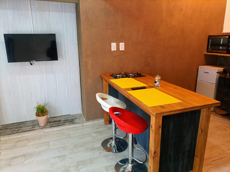 TV and multimedia, Kitchen or kitchenette, Dining area, hair dresser