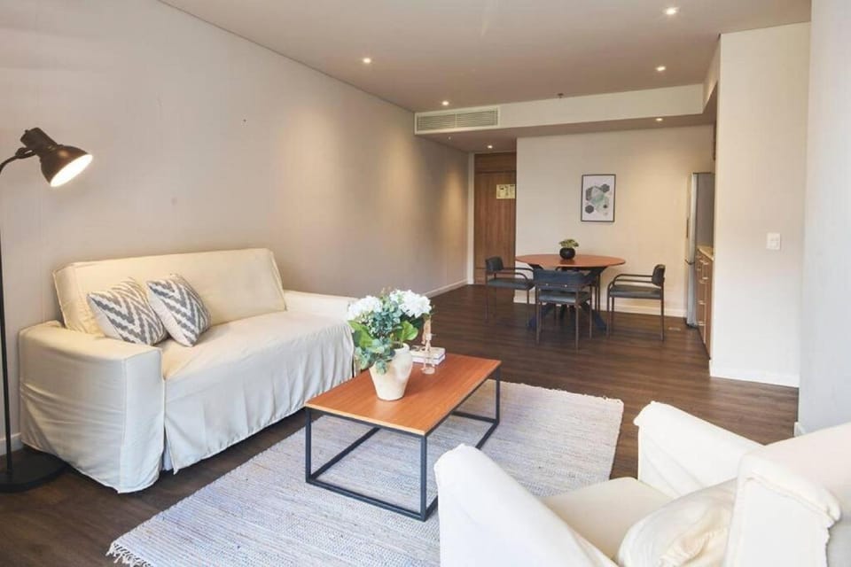 Living room, Dining area, internet