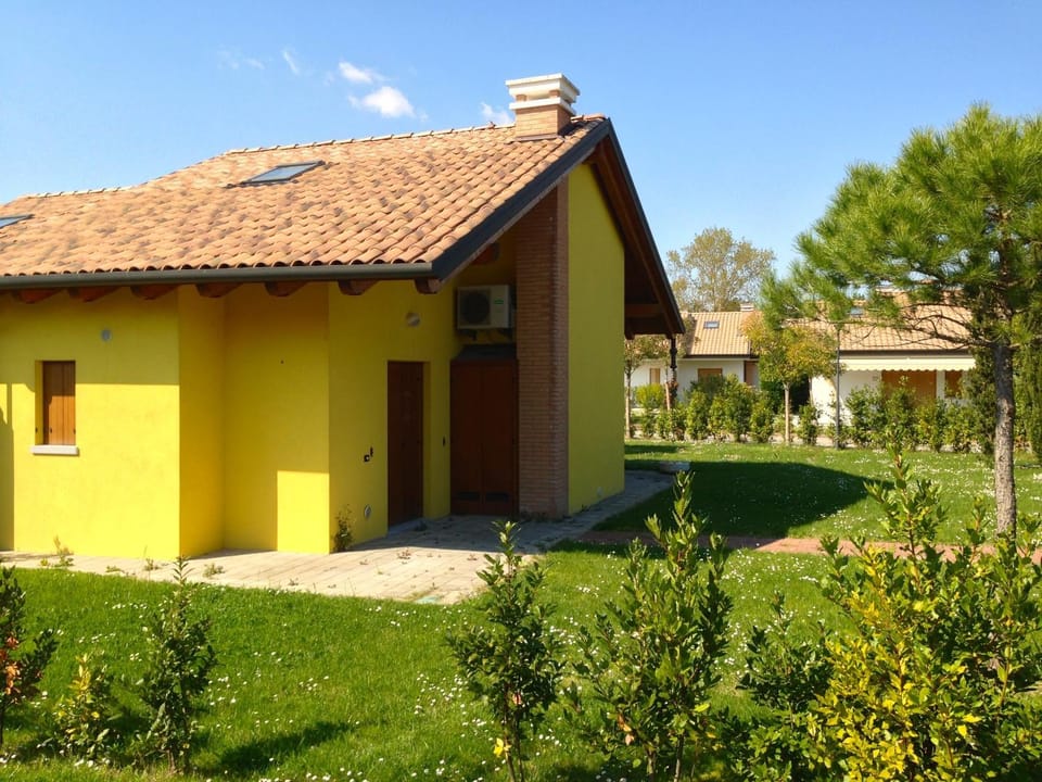 Facade/entrance, Facade/entrance, Garden, Decorative detail, Area and facilities
