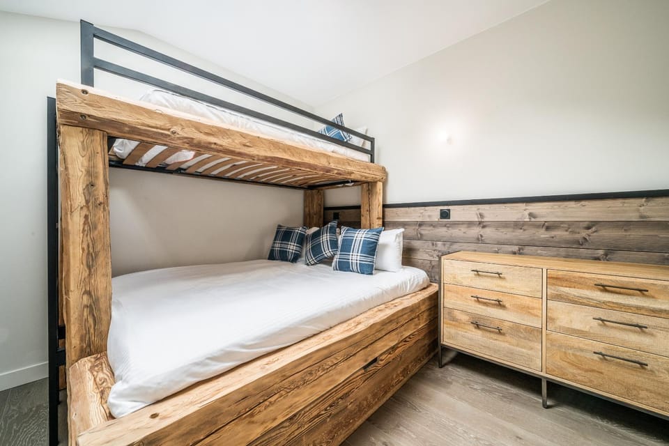Photo of the whole room, Bedroom, bunk bed