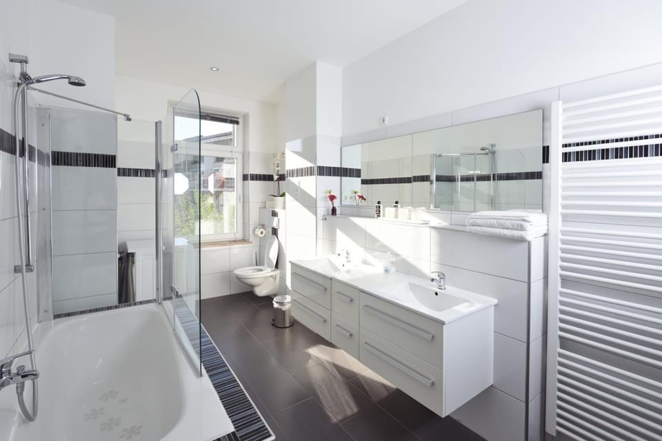 Bathroom, Bath, towels