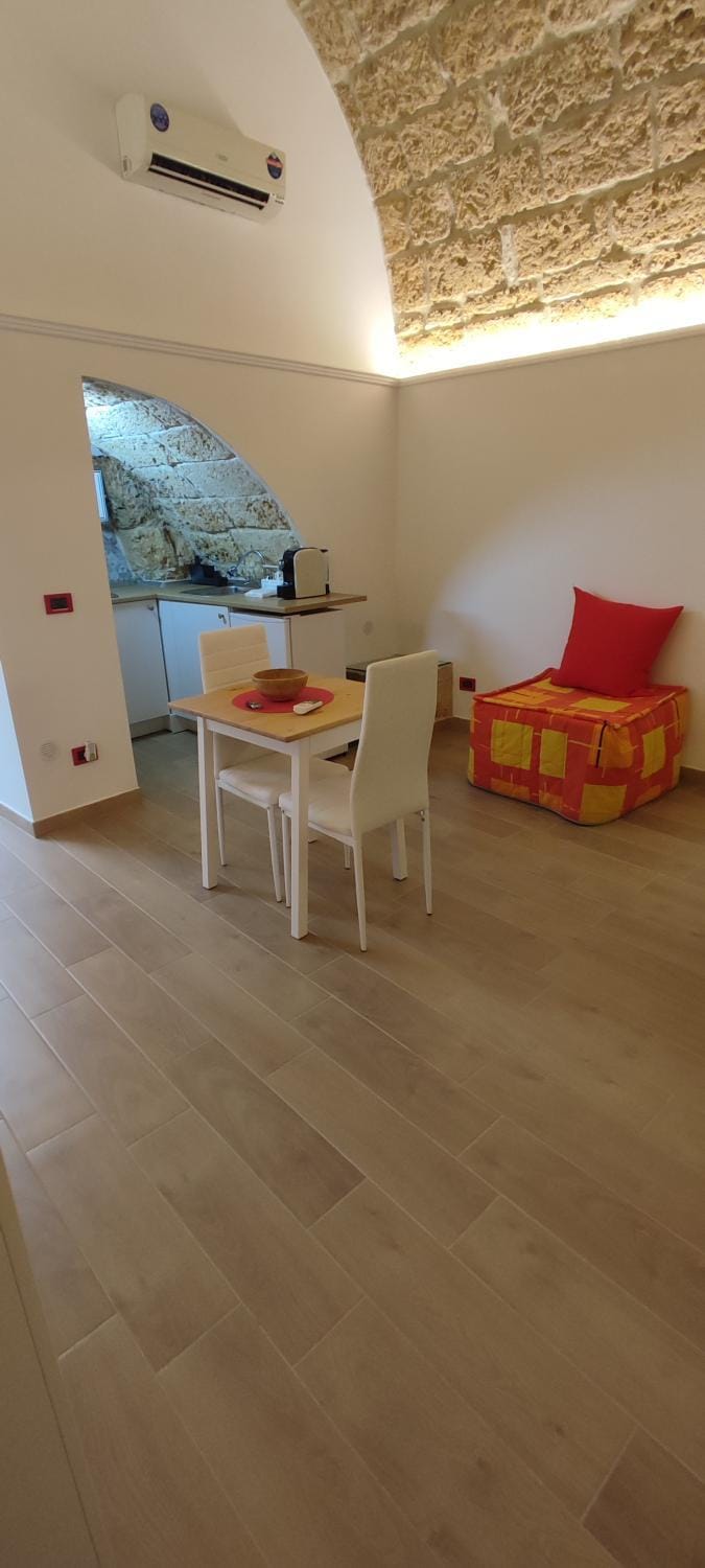 Photo of the whole room, Dining area, air conditioner