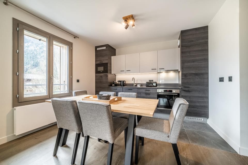 Kitchen or kitchenette, Dining area, minibar, pet friendly, stove