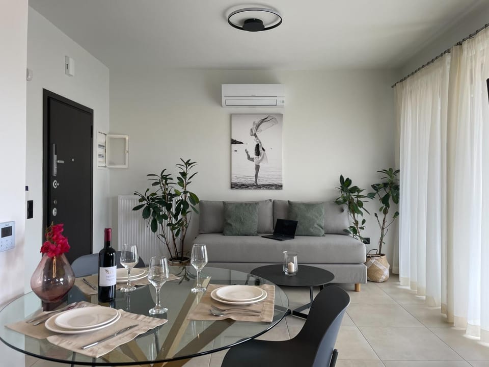 Living room, Dining area, air conditioner