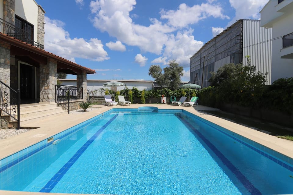 Swimming pool, Swimming pool