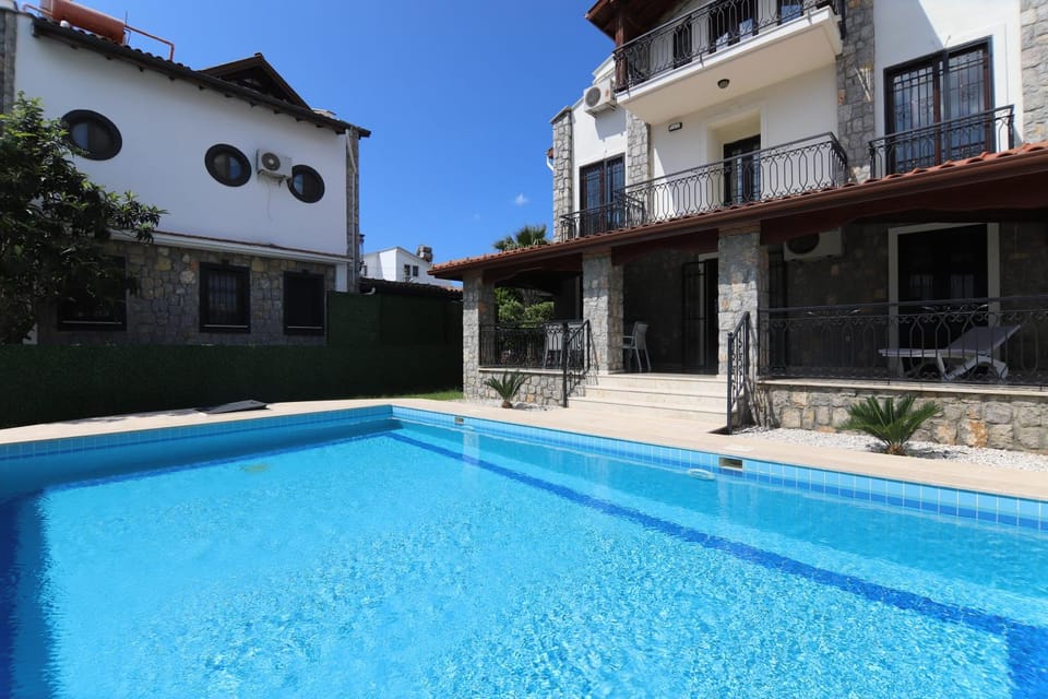 Swimming pool, Swimming pool